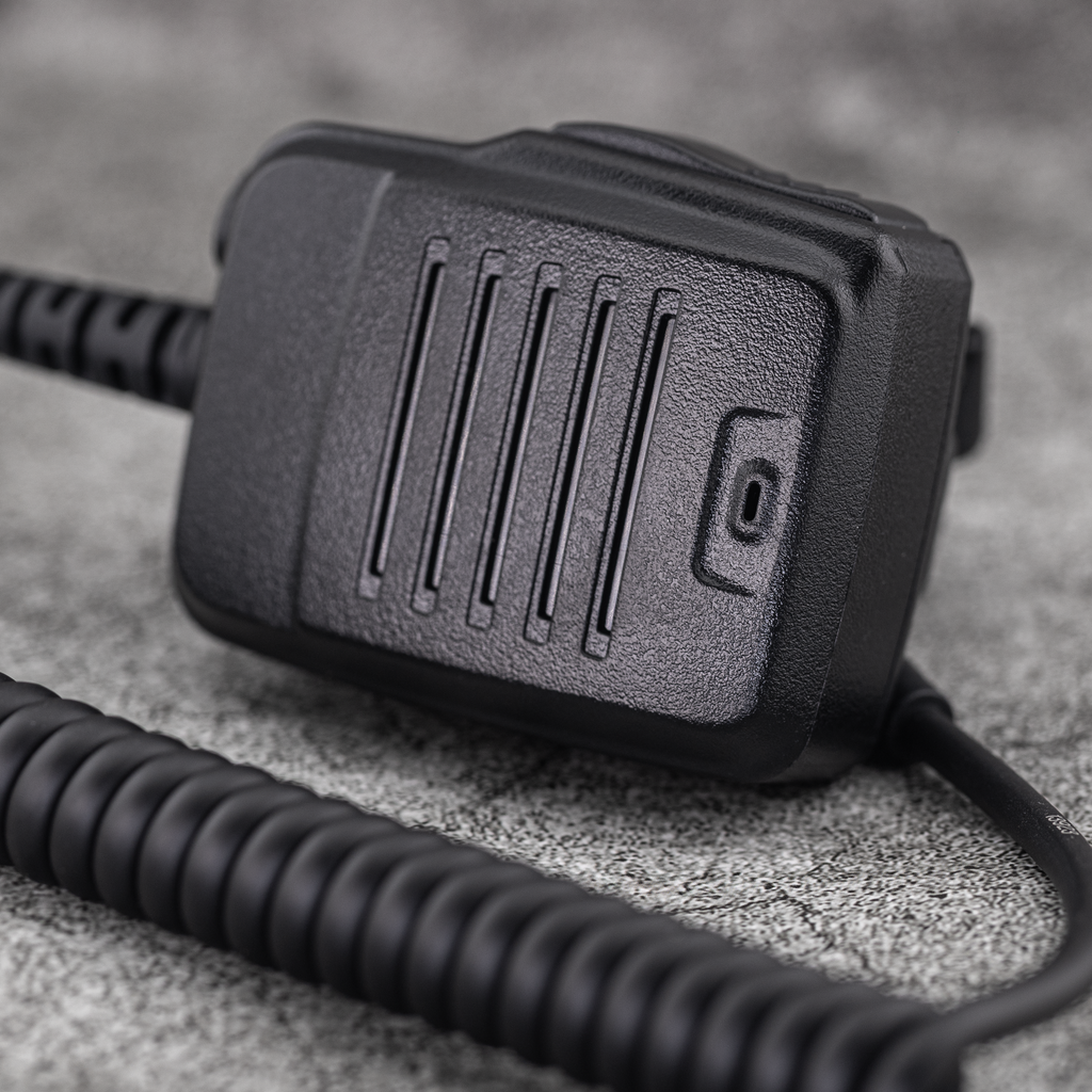 SM4W Midsize IP67 Waterproof Speaker Microphone