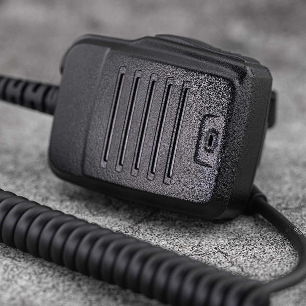 SM4W Midsize IP67 Waterproof Speaker Microphone
